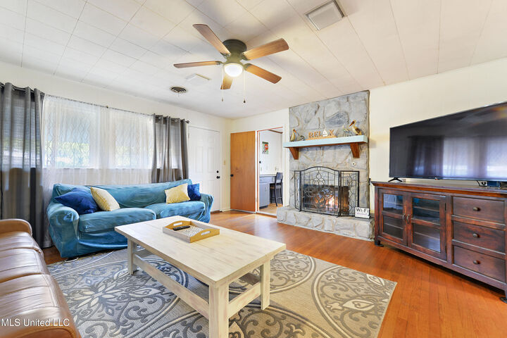 Property Photo:  835 Woodward Avenue  MS 39501 