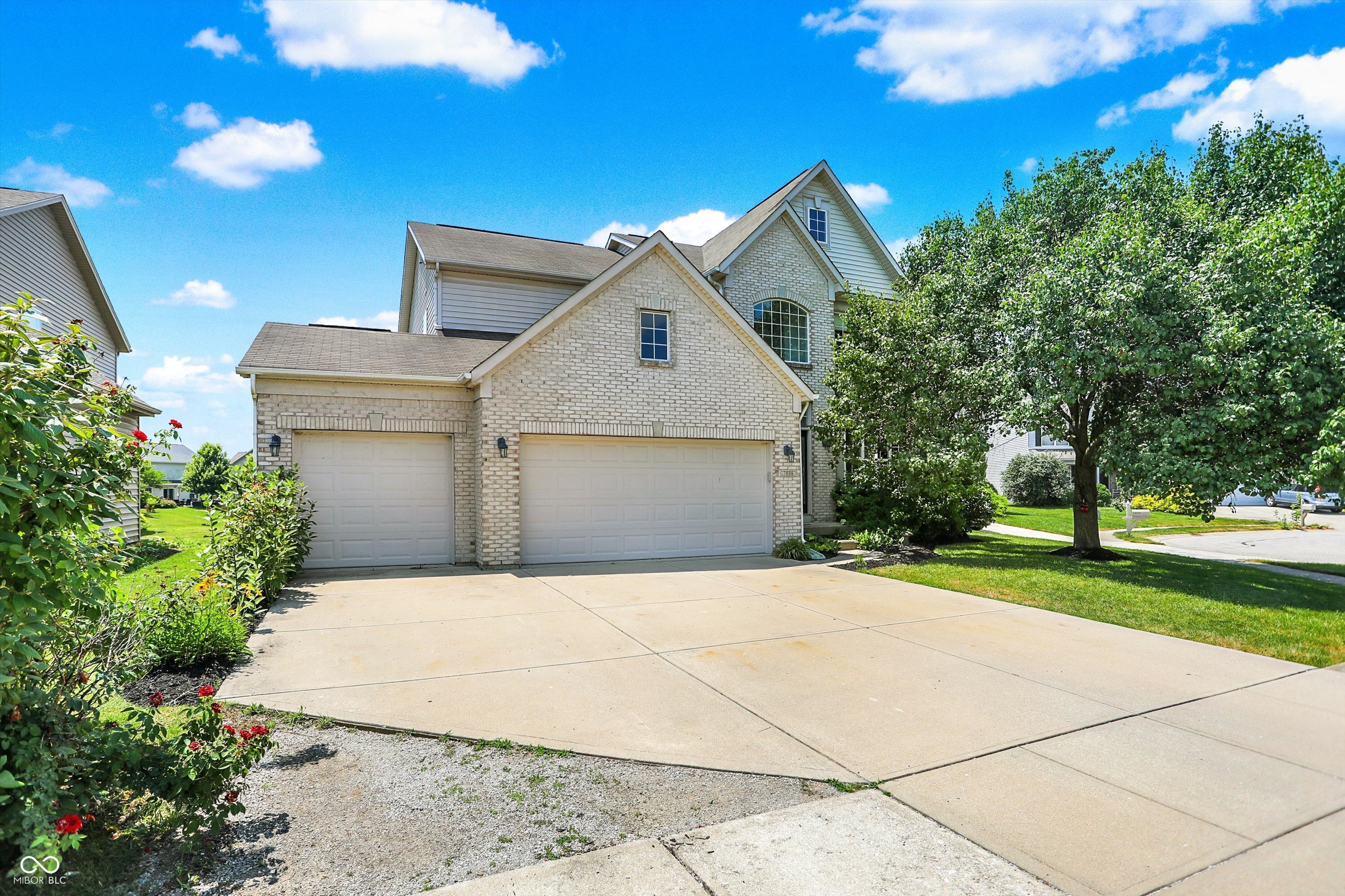 Property Photo: 7806 Parkdale Drive IN 46077