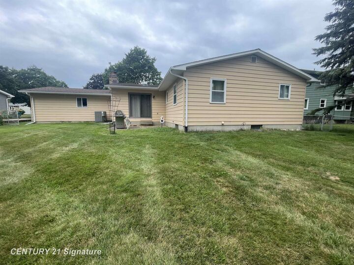 Property Photo:  524 Ashwood Drive  MI 48433 