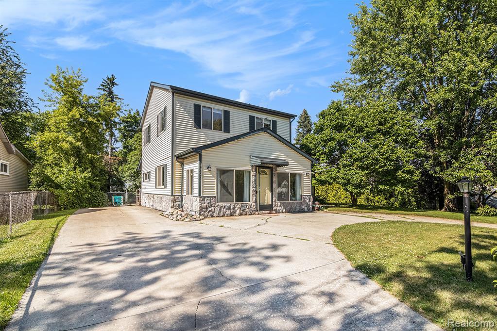 Property Photo: 4420 Pinedale Avenue MI 48346 3833