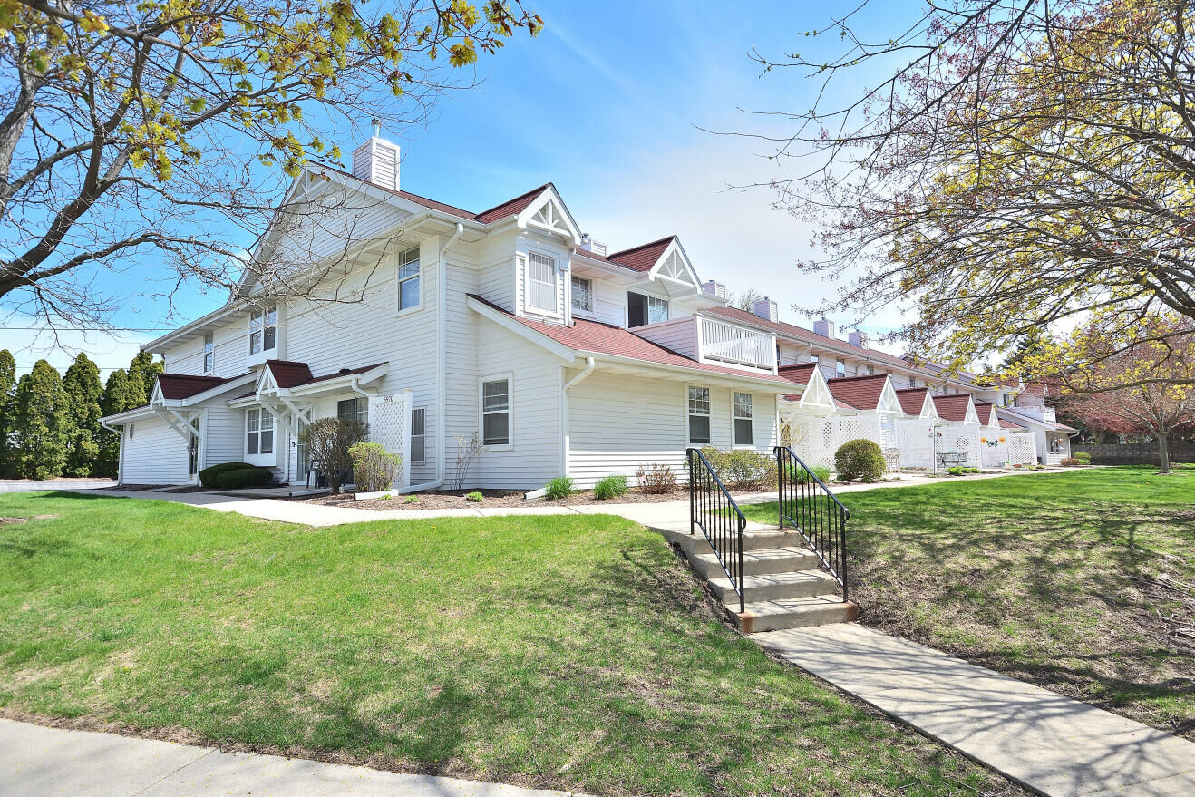 Property Photo:  5970 S Crosswinds Dr 3  WI 53110 