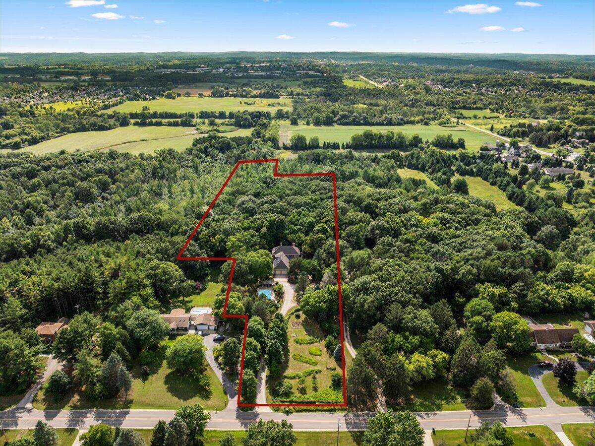 Property Photo: 5613 Maple Rd WI 53095