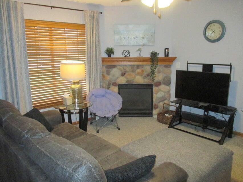 4784 W Maple Leaf Cir  Greenfield WI 53220 photo
