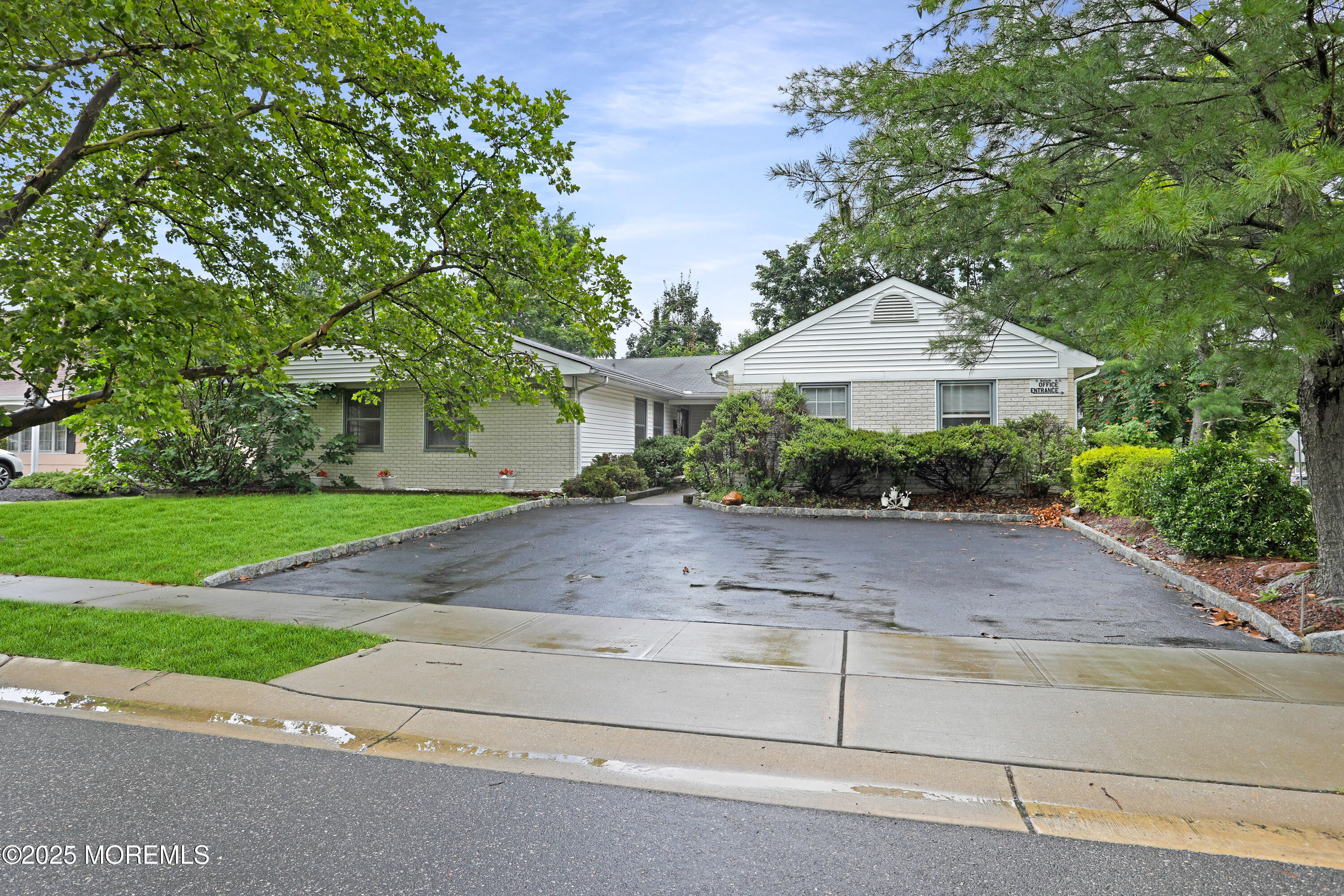 4 Dawn Way  Aberdeen NJ 07747 photo