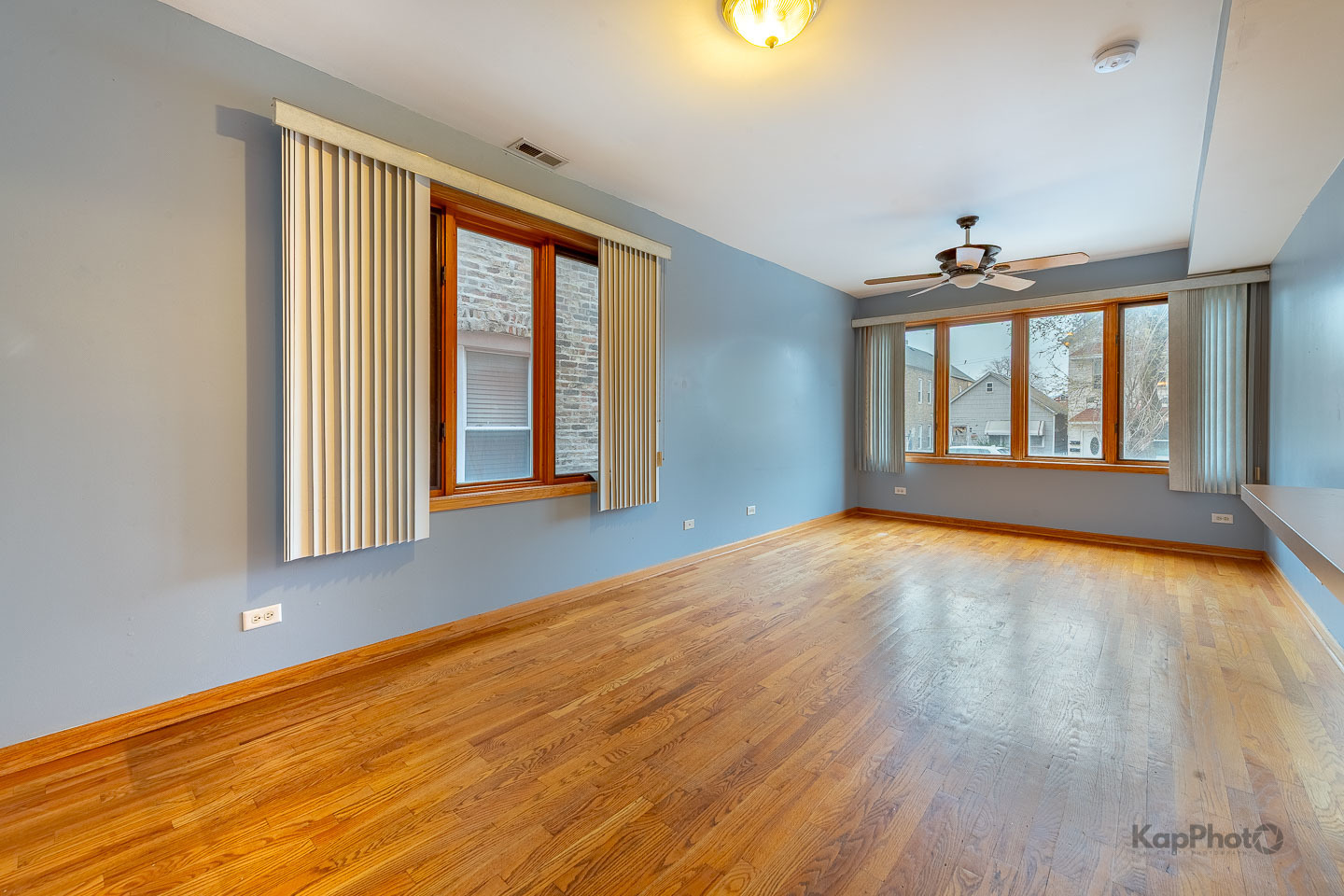 Property Photo: 3714 S Hermitage Avenue IL 60609