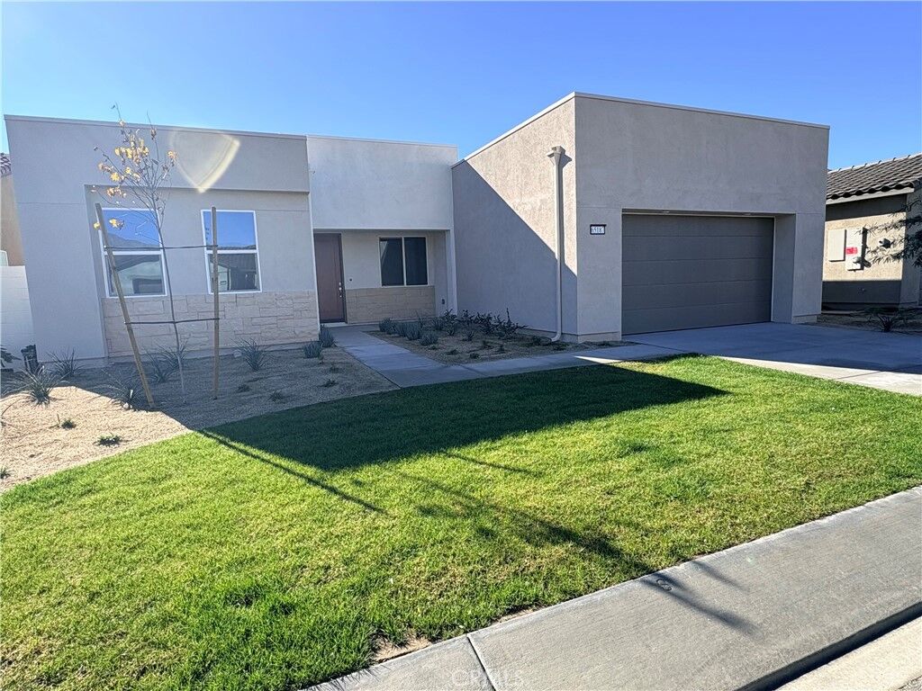 Property Photo:  65187 Avenida De Nuves  CA 92240 