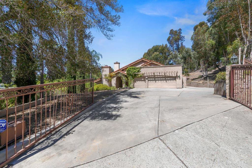 Property Photo: 1521 Kimberly Woods Drive CA 92020