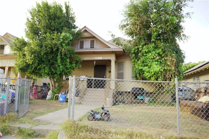 Property Photo: 405 E 43rd Place CA 90011