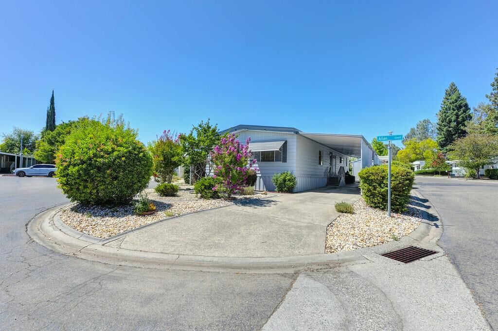 Property Photo: 33 Allan Court CA 95630