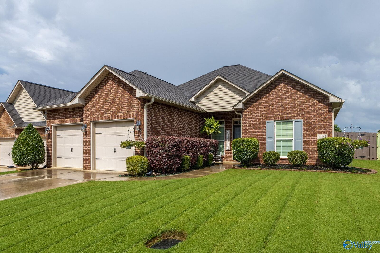 Property Photo: 120 Somerset Park Drive AL 35811