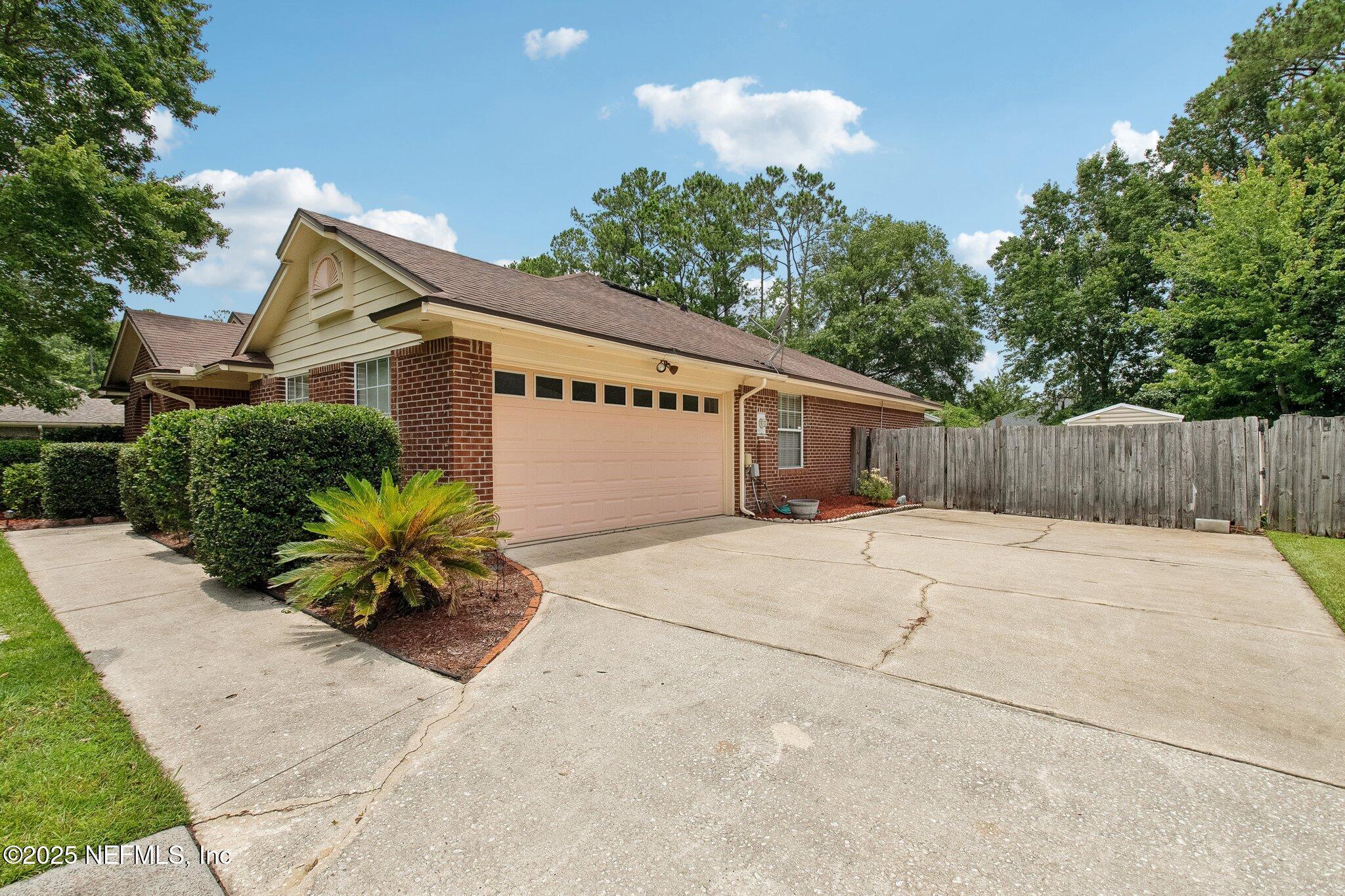 Property Photo: 2472 Moon Harbor Way FL 32068