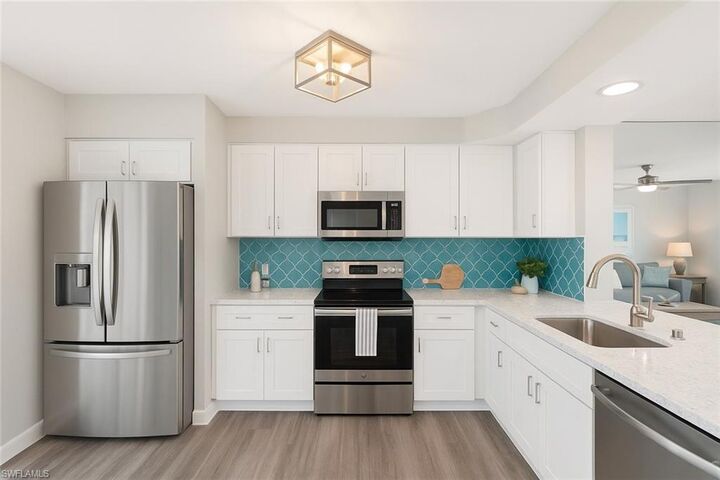 Property Photo:  1096 Woodshire Ln C201  FL 34105 