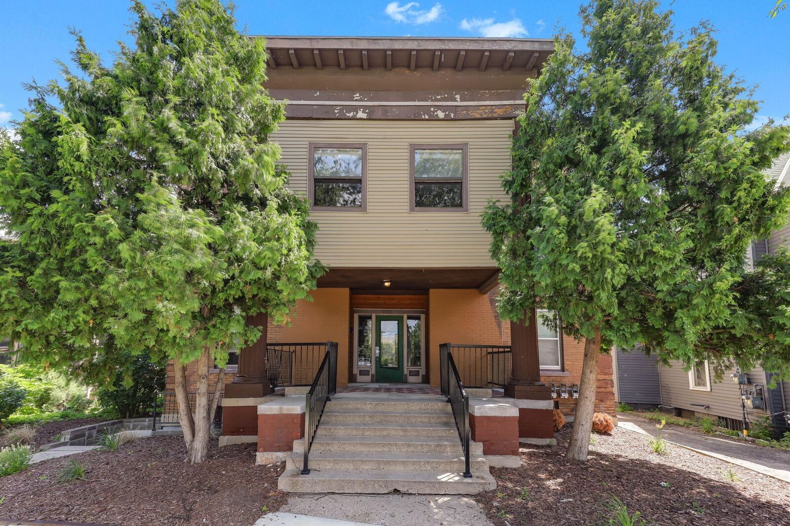 Property Photo: 2723 Hennepin Avenue MN 55408