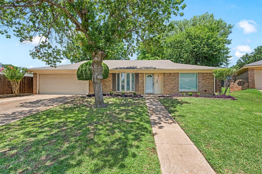 Property Photo:  909 Ridge Drive  TX 76021 
