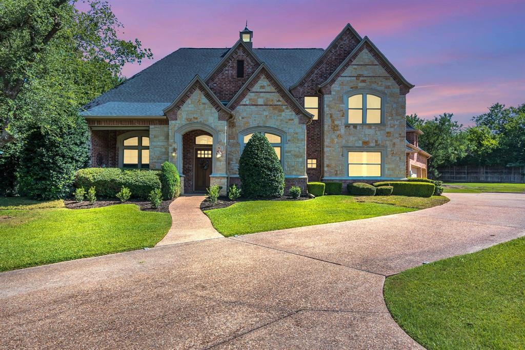 Property Photo: 10500 Estancia Court TX 76108