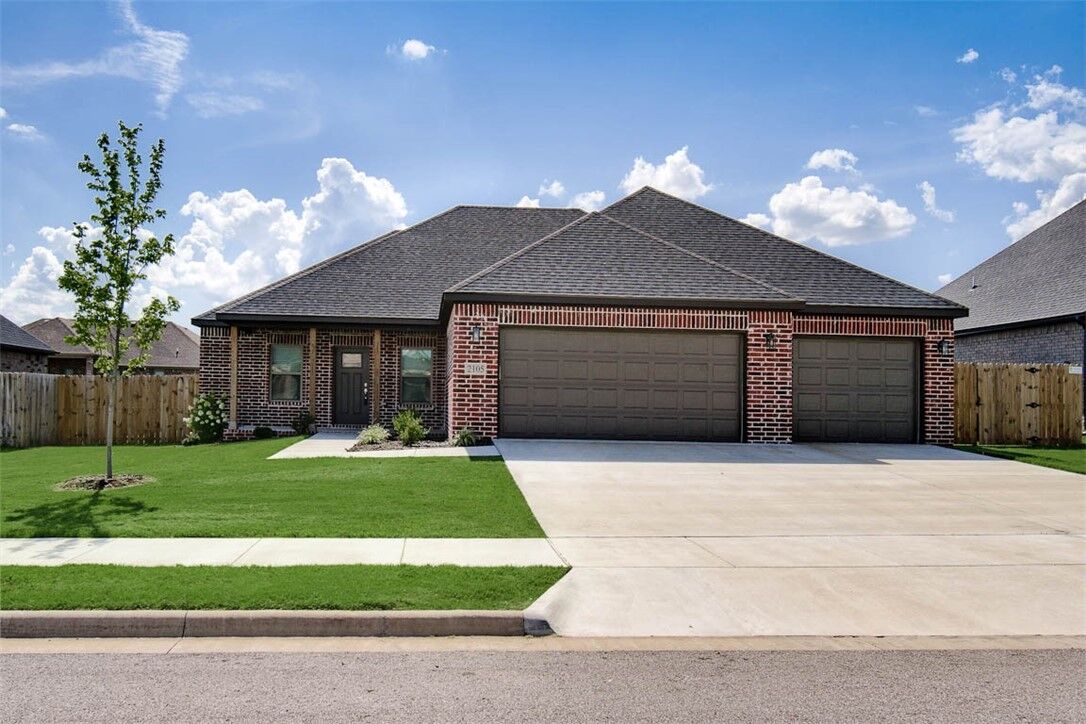 Property Photo:  2105 Dobbs Street  AR 72751 