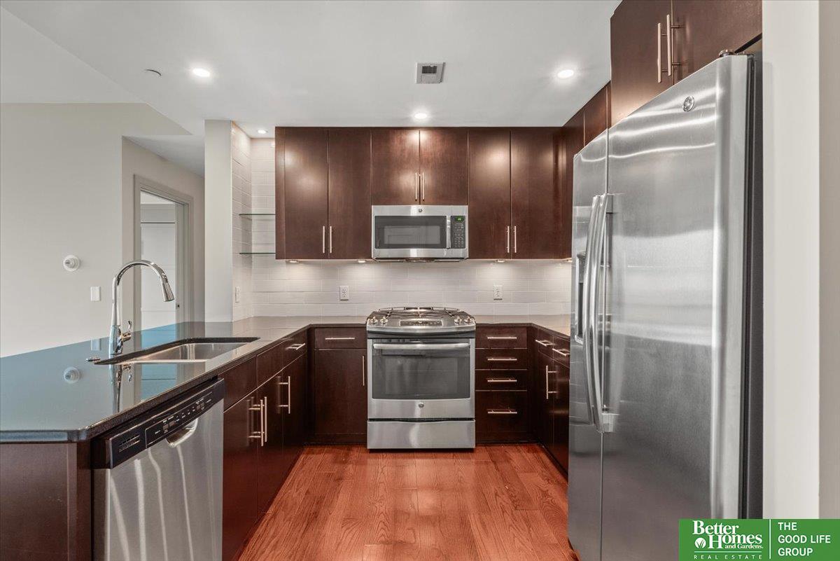 Property Photo: 3200 Farnam Court 3503 NE 68131