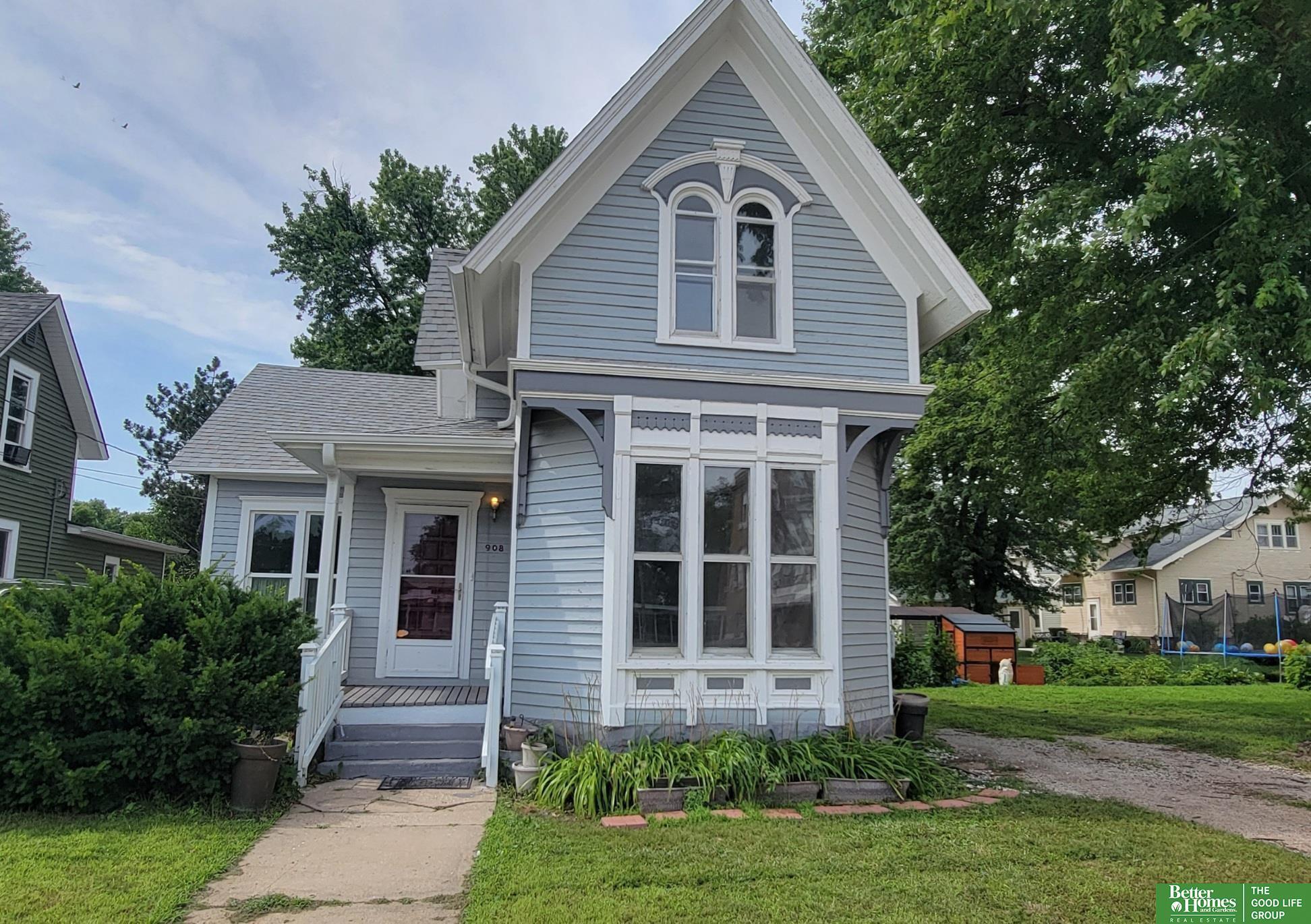 Property Photo: 908 E 5th Street NE 68467