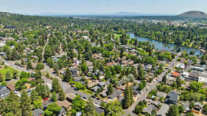 Property Photo: 820 NW 12th Street OR 97703