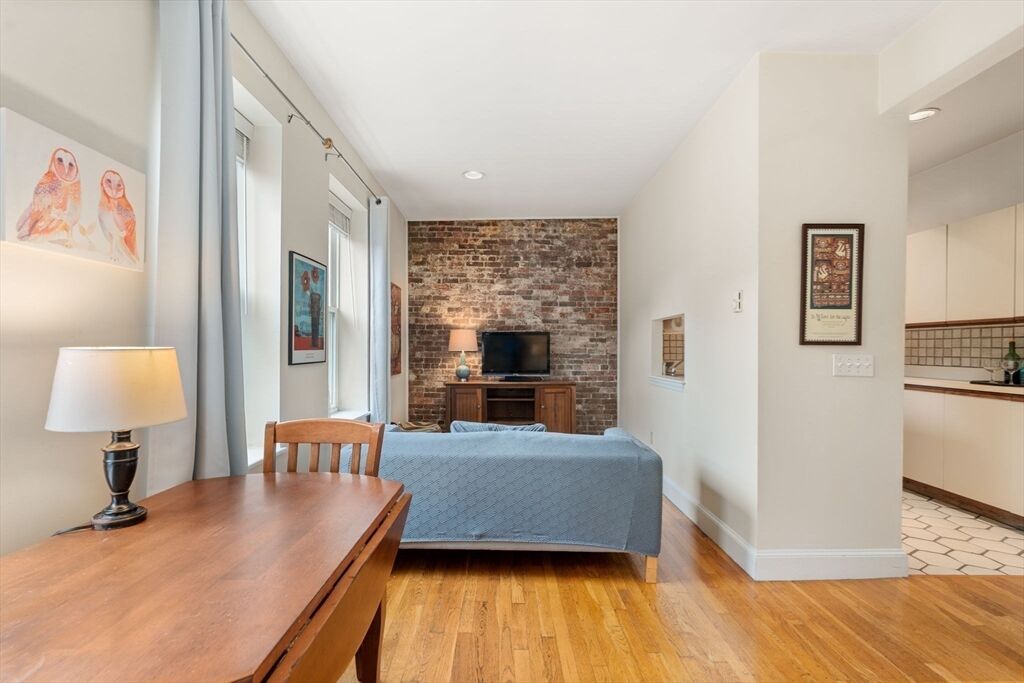 Property Photo: 121 Salem Street 4D MA 02113