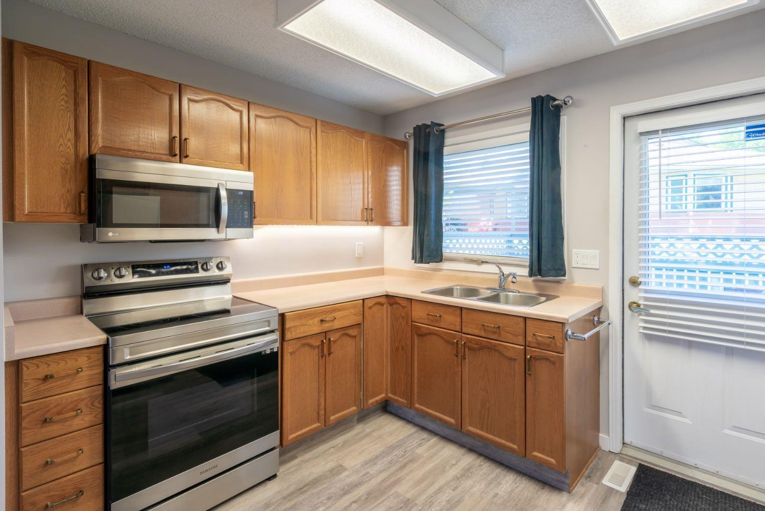 Property Photo: 2742 Dovely Park SE AB T2B 3G8