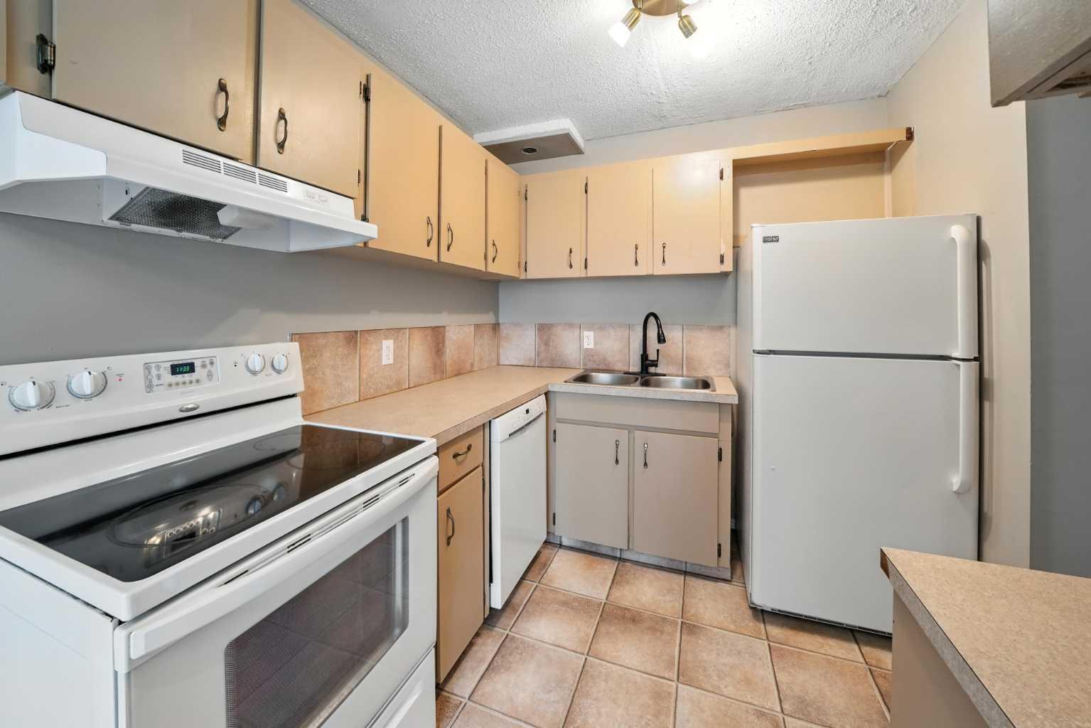 Property Photo: 20 Alford Avenue 33 AB T4R 1G8