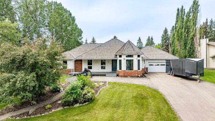 Property Photo: 2 Grand Avenue AB T4S 1S5