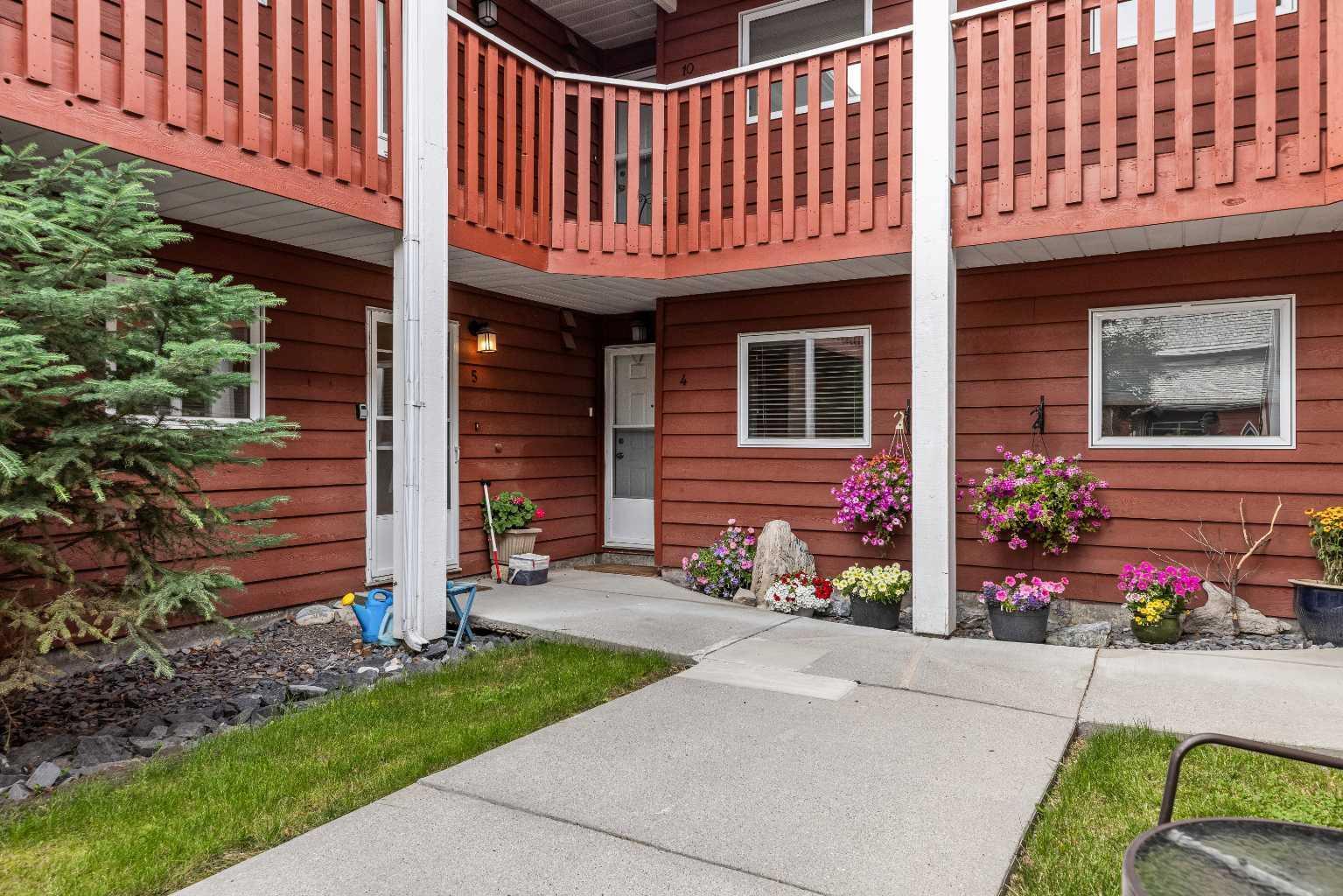 Property Photo:  717 7th Street E 4  AB T1W 2C3 
