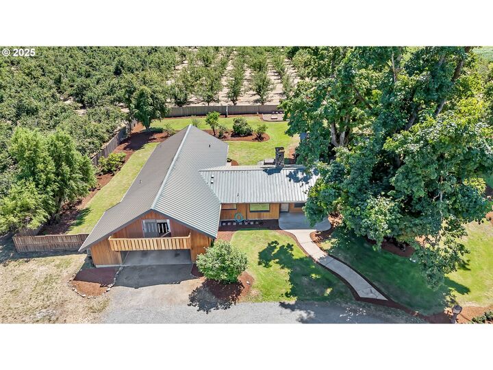 Property Photo: 82682 River Dr OR 97426