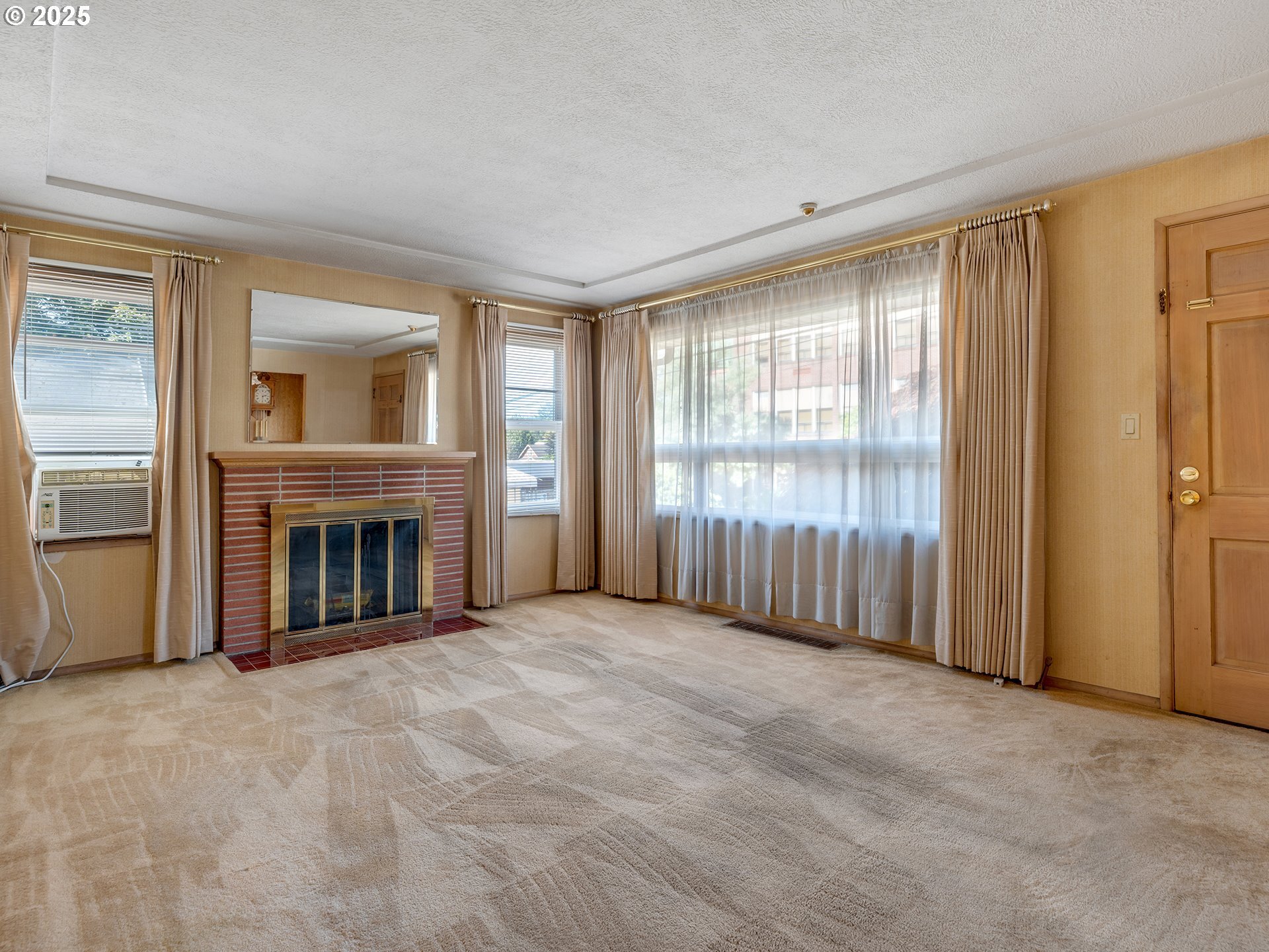 Property Photo: 4830 N Concord Ave OR 97217