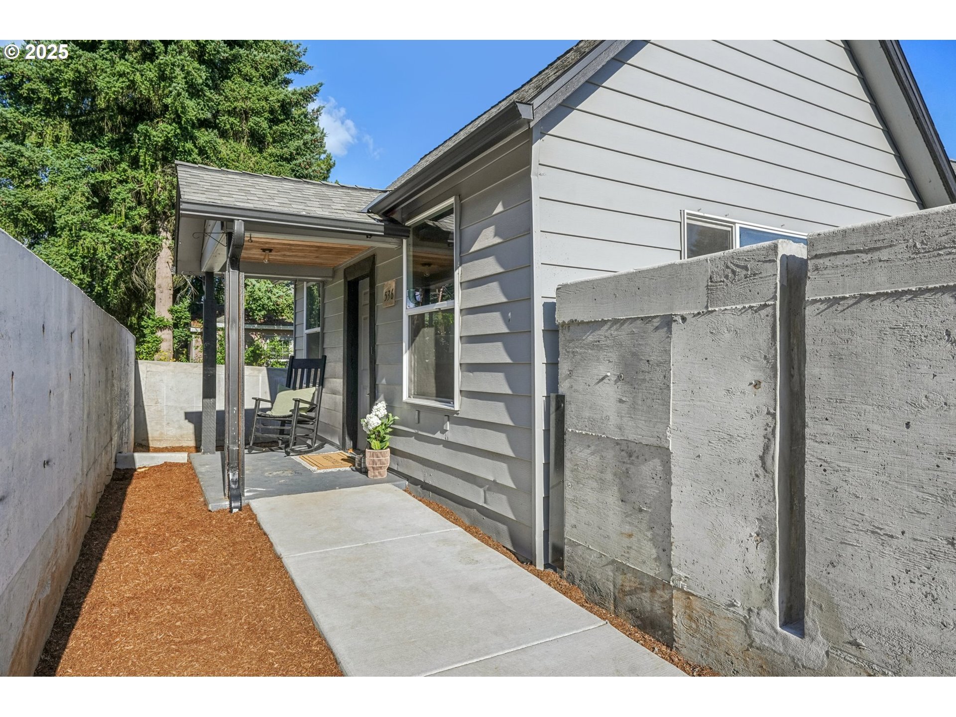 Property Photo:  536 NW 10th Ave  WA 98607 