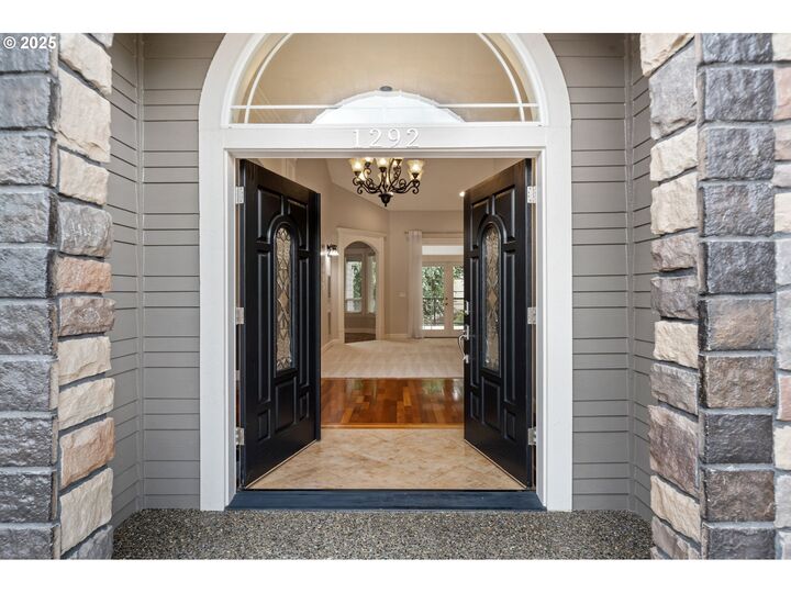 Property Photo:  1292 E Lucas St  WA 98629 