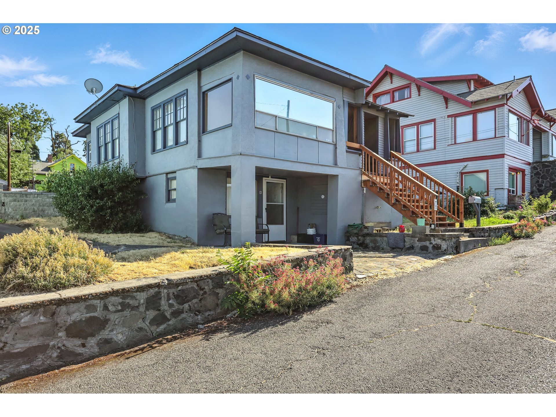 Property Photo:  1014 E 7th St  OR 97058 