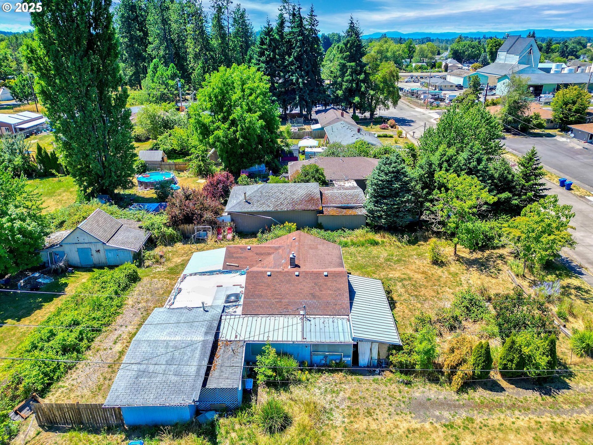 Property Photo: 592 Hazel St OR 97352