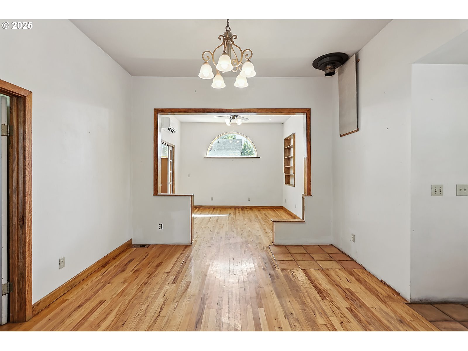 Property Photo: 125 NE 4th St OR 97021