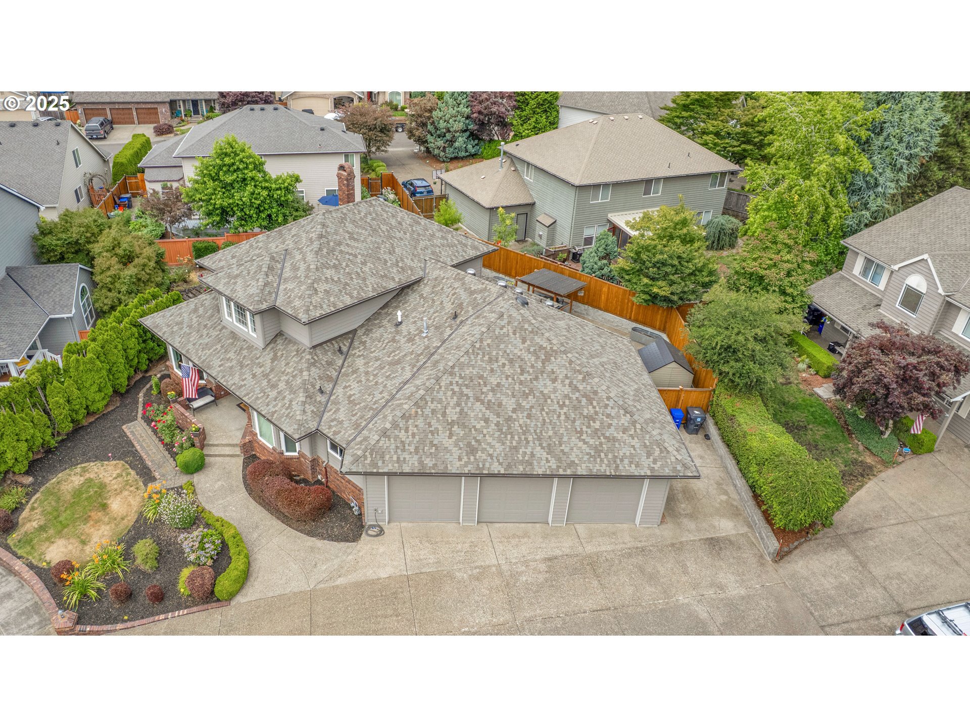 Property Photo:  620 Barbary Ct  OR 97027 