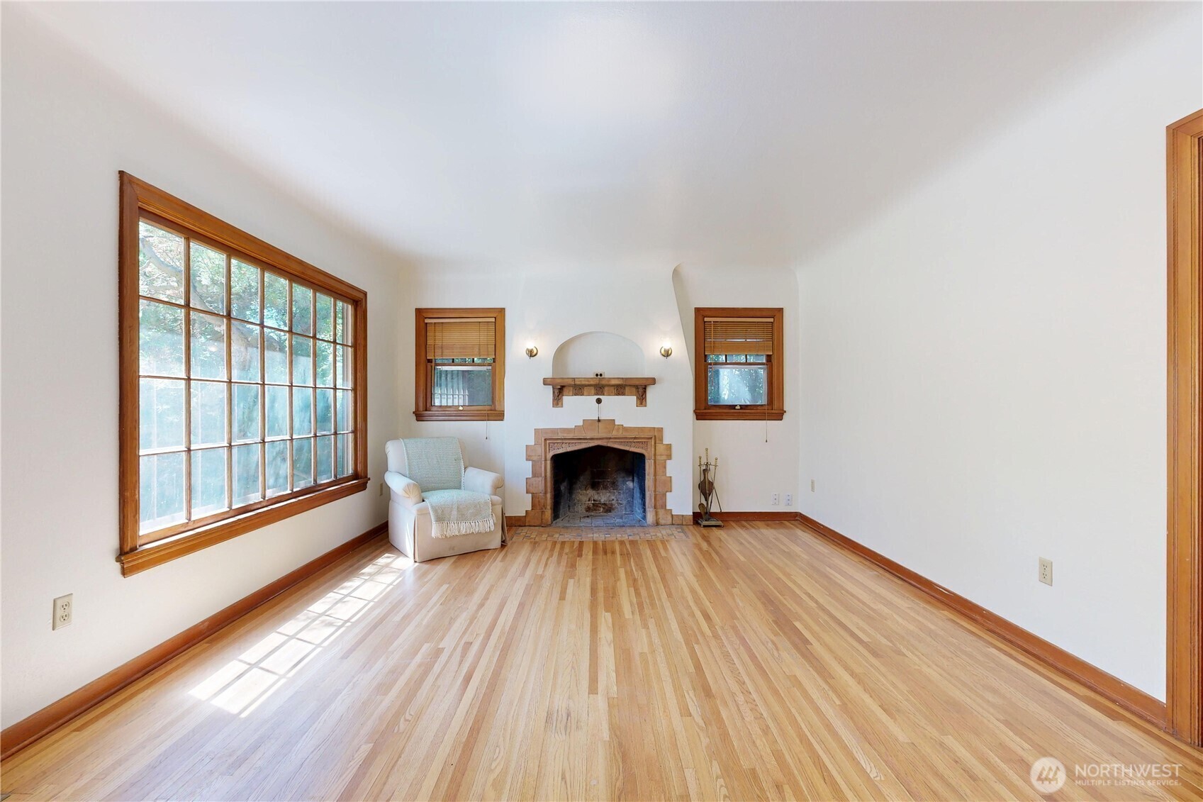 Property Photo: 811 Estrella Street WA 99362