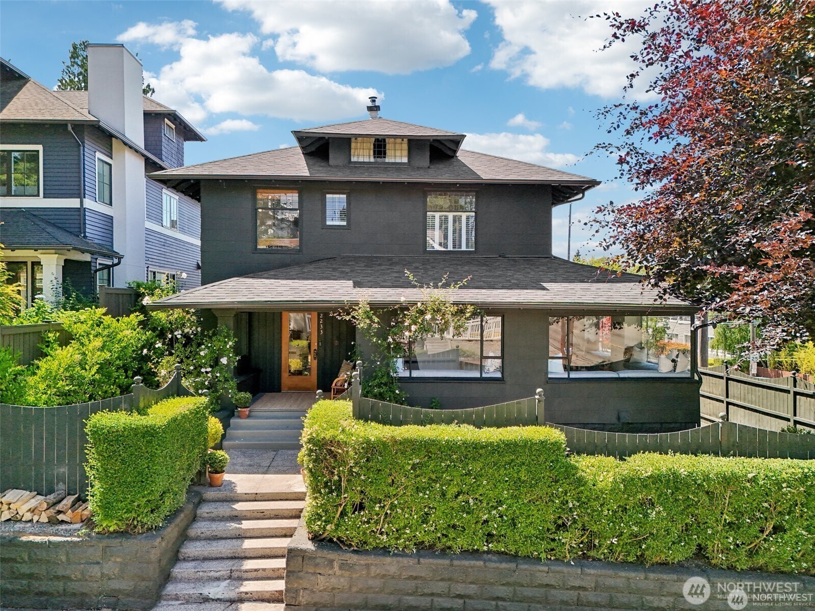 2233  2nd Avenue W  Seattle WA 98119 photo