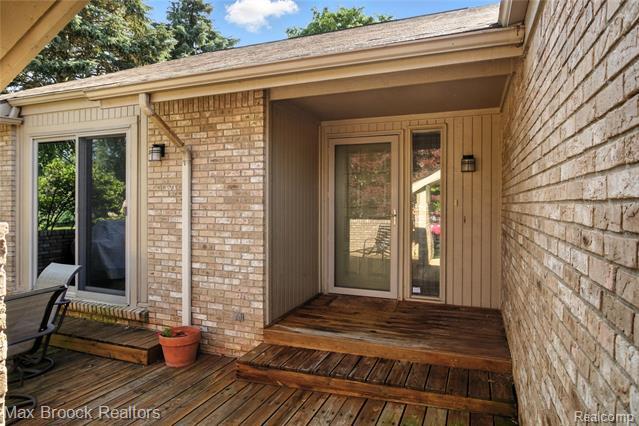Property Photo: 4185 Foxpointe Drive MI 48323