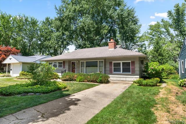 Property Photo: 15588 Kirkshire Avenue MI 48025
