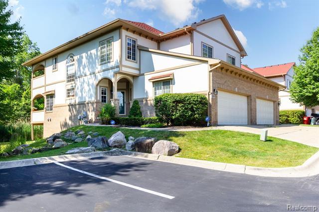 Property Photo: 5959 Bella Vista Drive MI 48322
