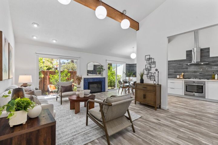 10843 Northoak Square  Cupertino CA 95014 photo