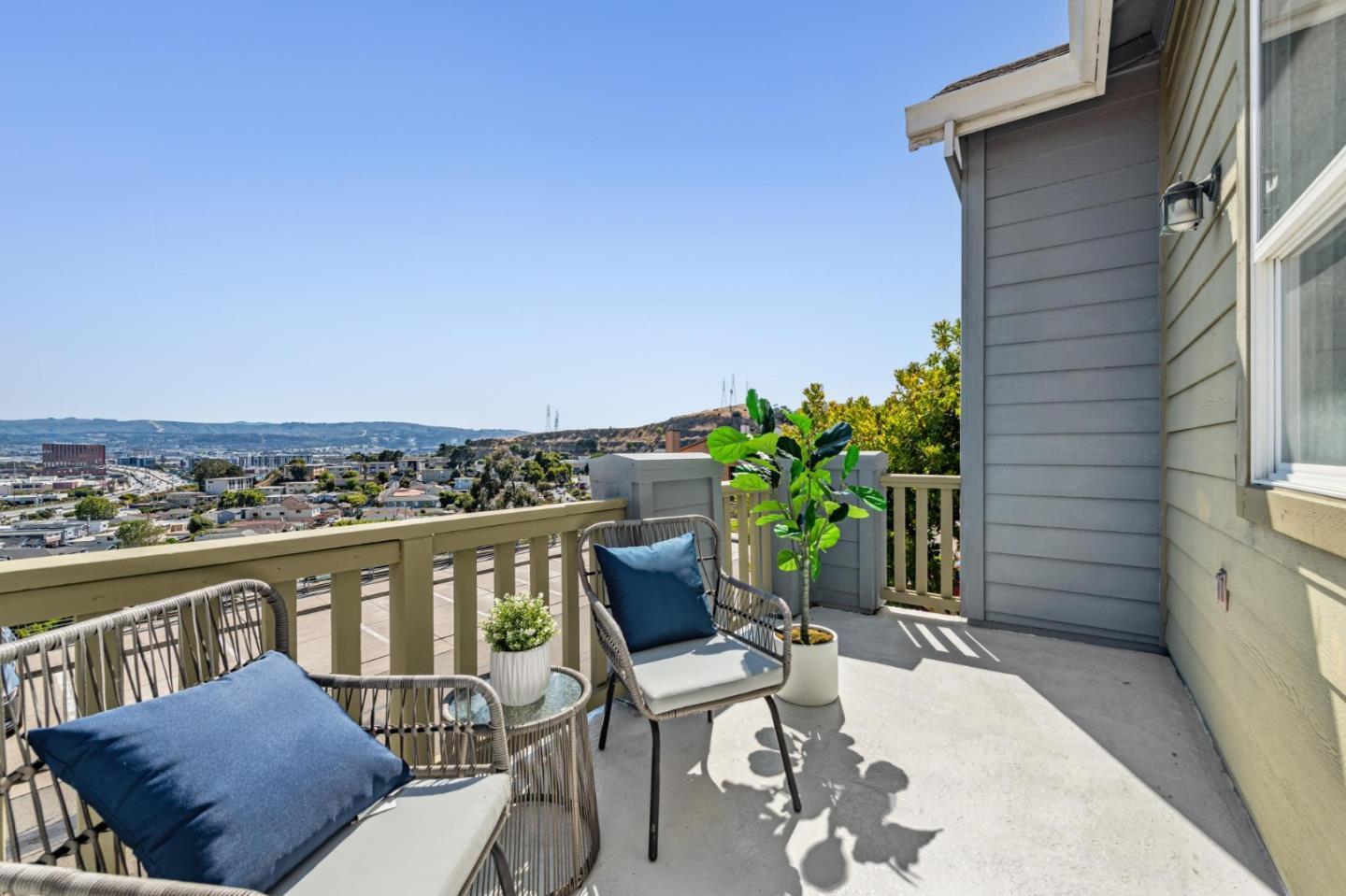 Property Photo: 58 Pointe View Place CA 94080