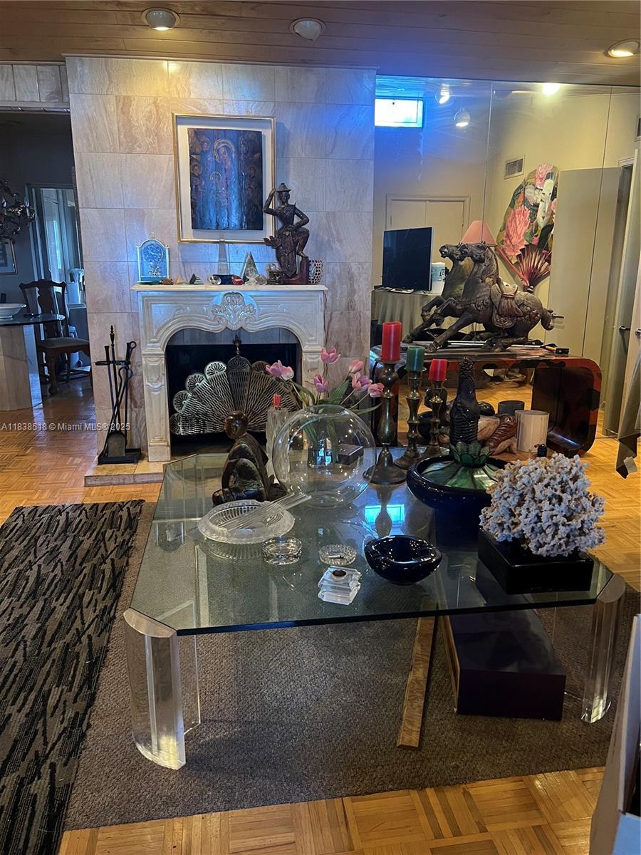Property Photo: 935 SW 72nd Ave FL 33144
