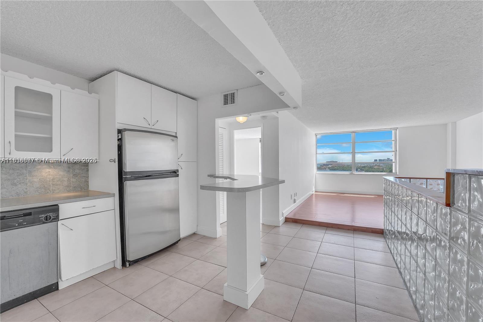 Property Photo:  150 SE 25th Rd 15J  FL 33129 