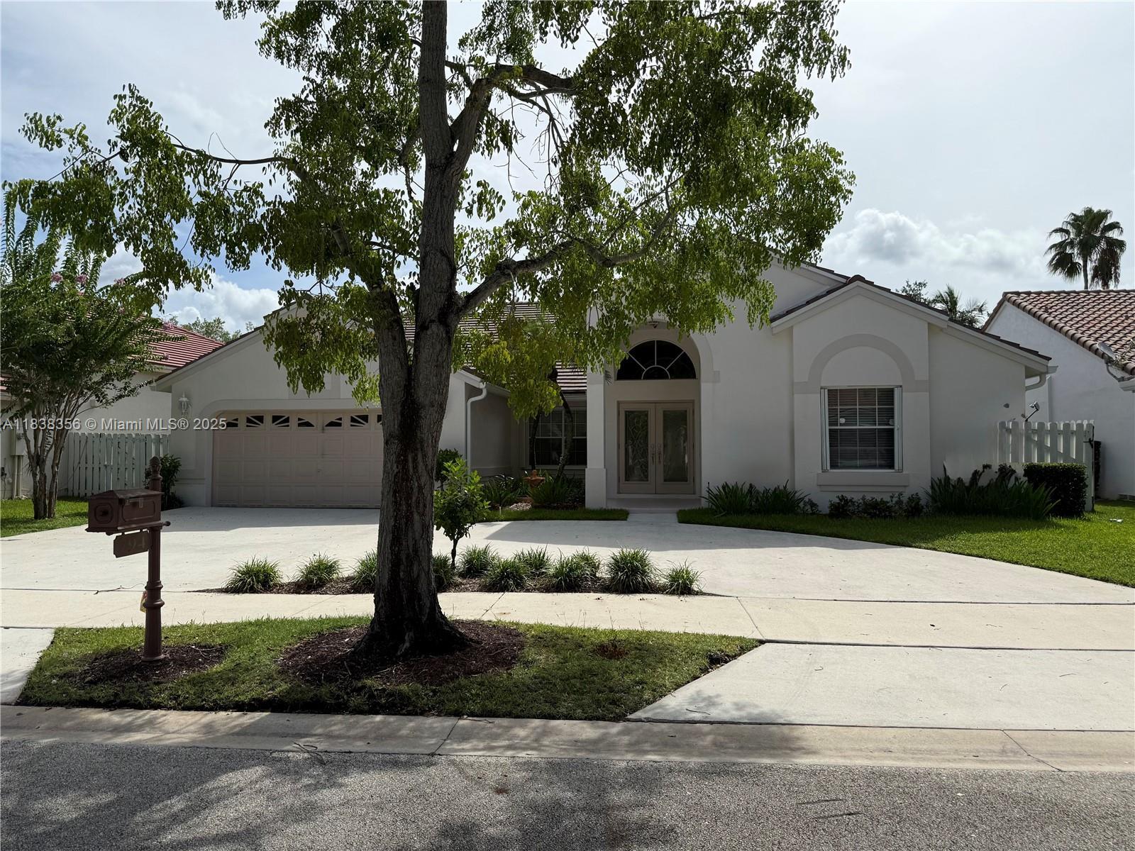 Property Photo: 794 Lake Blvd FL 33326