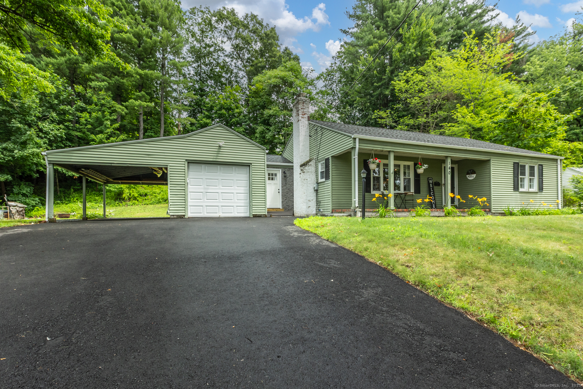 Property Photo: 140 Ridgewood Road CT 06118