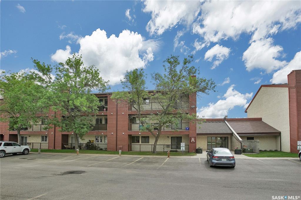 Property Photo: 4040 8th Street E 301A SK S7H 5L4