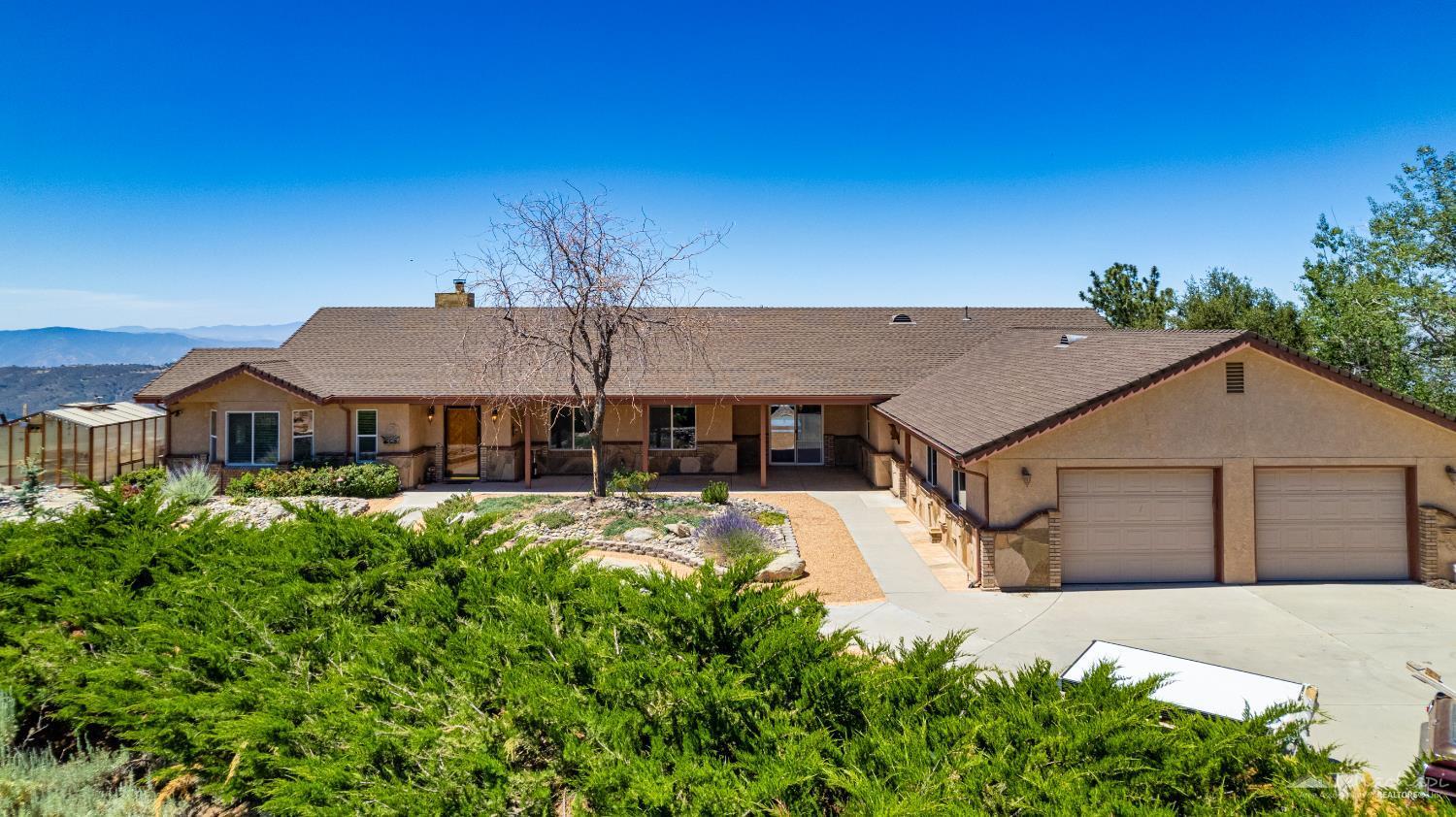 Property Photo: 25380 Paramount Drive CA 93561