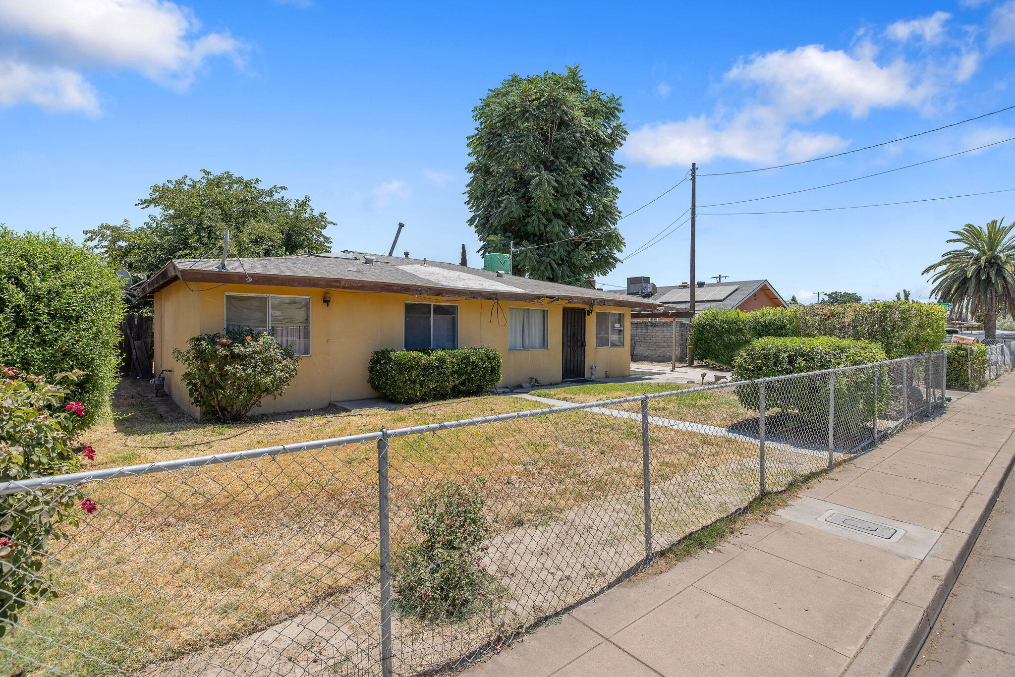 Property Photo: 1948 N Encina Street CA 93291